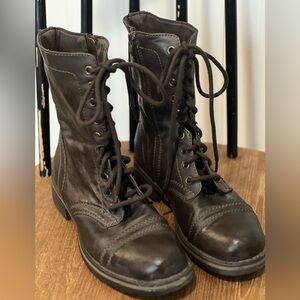 Super Cute Brown Lace & Zip Up Classic Boots Size 8